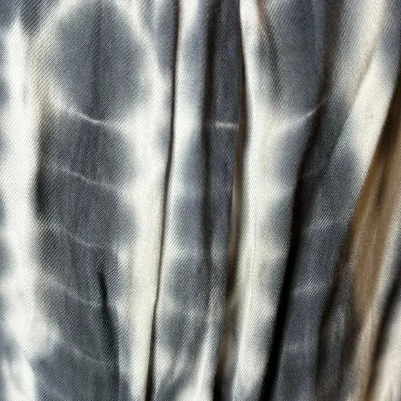 Super cute cloth and stone romper, tie-dyed size extra small - Picture 3 of 3